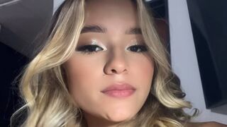 Aaisha Collin slow buildup cam show