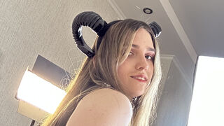 AaliceWalter private cam room thumbnail