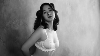 Aisly Follin Asian cam girl
