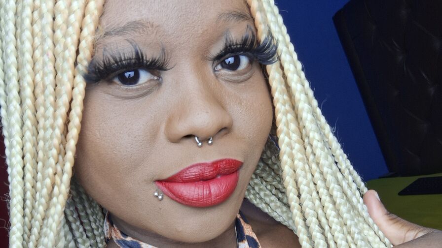 AkeliaHampson live chat room profile image