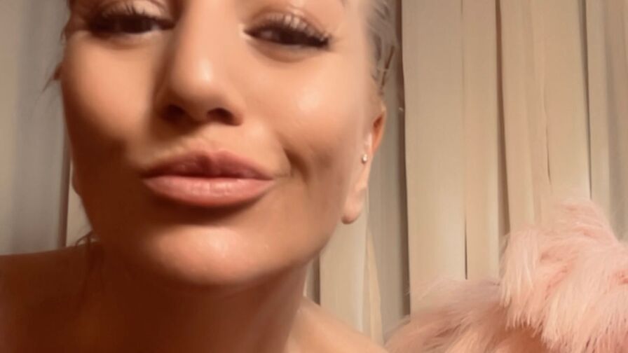 AlessaBee private chat room profile image
