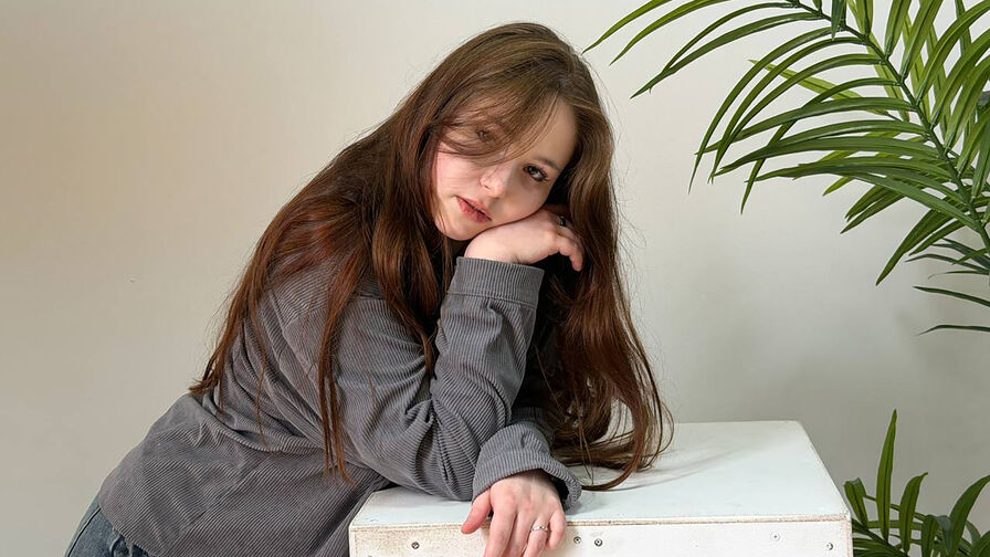 AlicaRenoy adult webcam model profile image