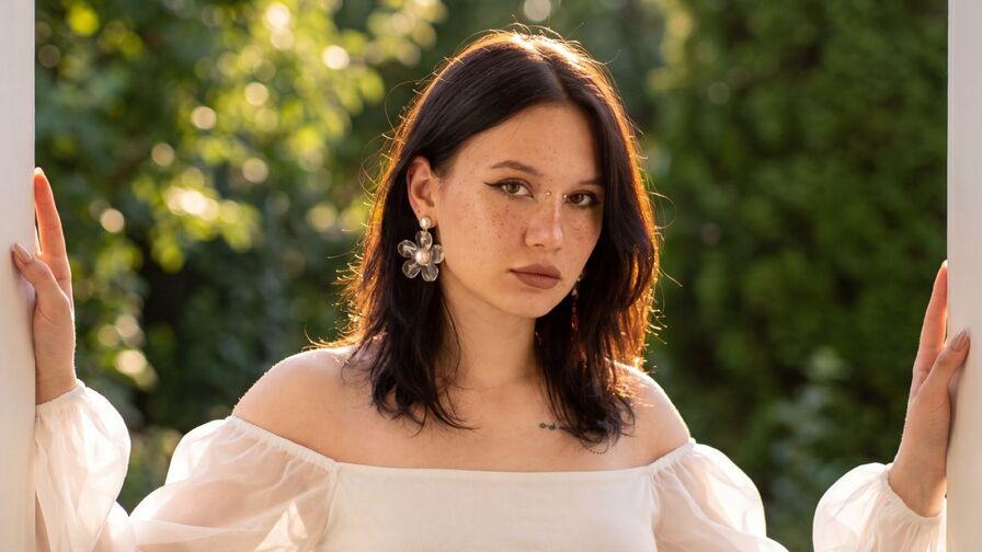 AlicePertim online live cam profile image