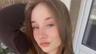AliceTrenton private cam show thumbnail
