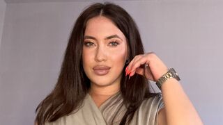Alisson Wave full figured cam room