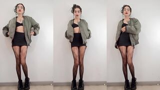 Amara Solis long nails webcam girl