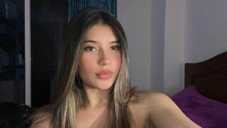 Amber Eaton huge tits adult cam