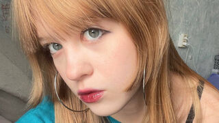 Amber Lune golden hair cam girl