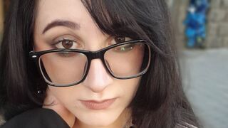 Amberly Perri redhead webcam model