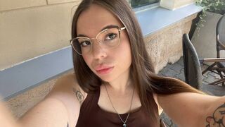 AmeliaLung online live cam thumbnail