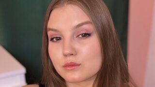 AmeliaNowly cam model profile thumbnail