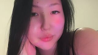 Ameliya Kim live webcam performance