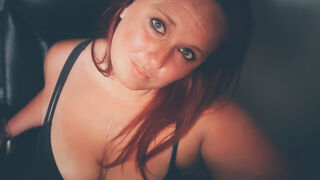 Amiah Monroe long red hair cam