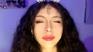 Anette Perez dark eyed webcam girl