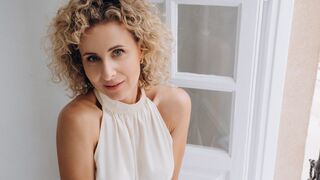 AngelEmeli cam room profile thumbnail