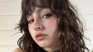 Angela Cox white webcam model preview