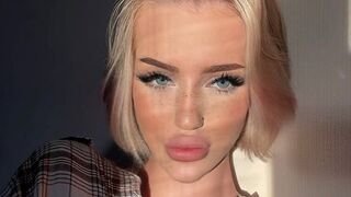 AngelaHolmes cam chat room thumbnail