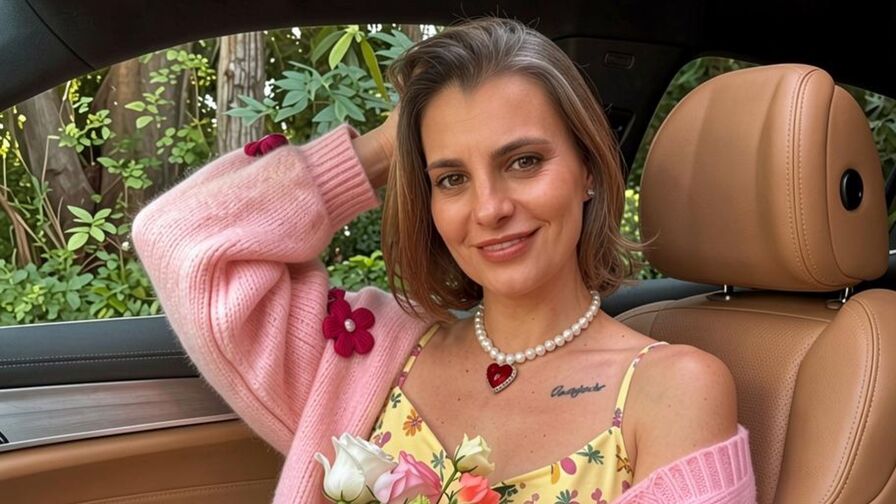 AnishaBee private chat room profile image