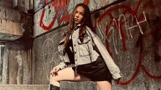 Anna Amour pierced private chat