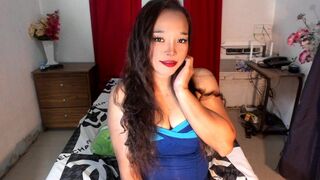 Anna Delphine busty webcam model