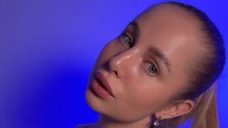 AnnelleToulson online webcam chat thumbnail
