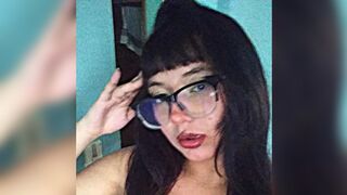 Anny Phol piercing webcam model