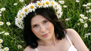 Aria Ashford silky hair webcam girl