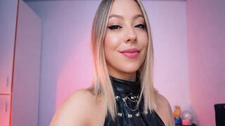 Arisha Torres cameltoe masturbation cam
