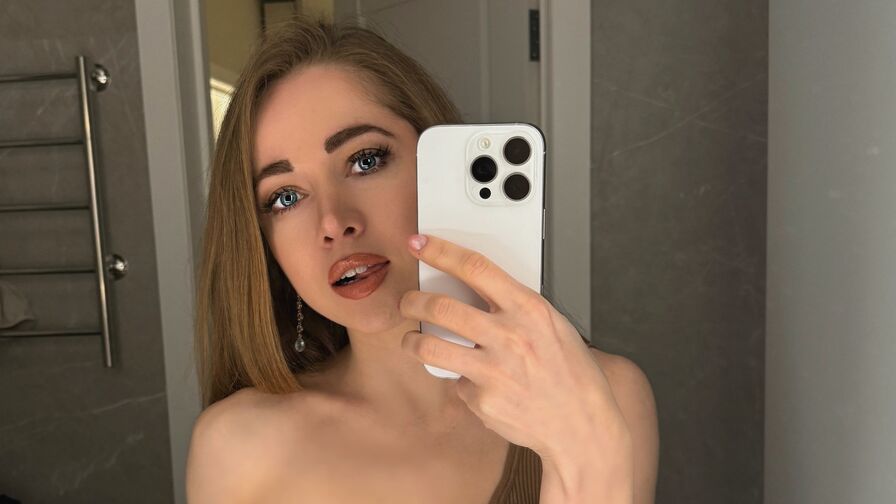 AuroraCrave live cam model profile image