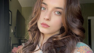 AvaMack cam room profile thumbnail