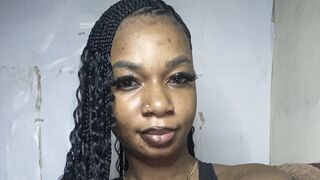 Bella Peter piercing webcam model