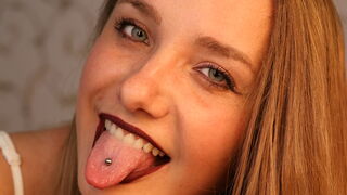 Belle Cox live webcam girl