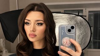Bonita Sroka cleavage webcam girl