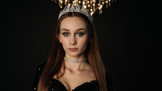 BonnieWest webcam model chat thumbnail
