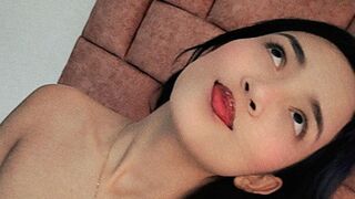 BritanieCollis webcam model chat thumbnail