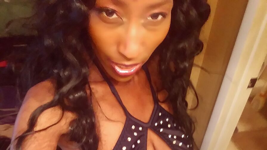 BustyBaddie premium webcam show profile image