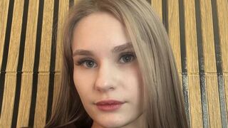 Calypso Virel bedroom eyes webcam