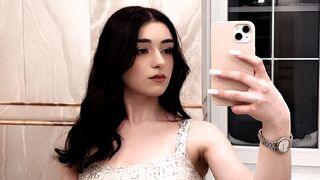 Carri Maclachlan long nails webcam girl