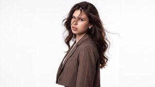 Casey Sewasti brown eyes webcam girl