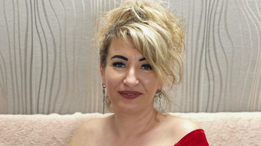 CassieRae live cam room profile image