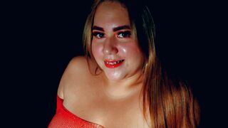 Cloe Grecoo short hair cam girl