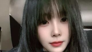 Daisy Yan live webcam performance
