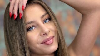 Defne Andra kink cam room
