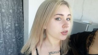 DinahSalimas live stream model thumbnail