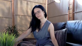 DominiqueVesper live cam chat thumbnail