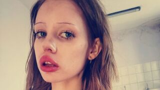 Dorinda Heyden blue eyed webcam girl