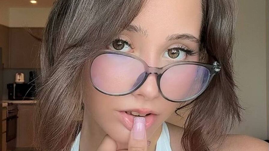 EleanorMusser webcam room profile profile image