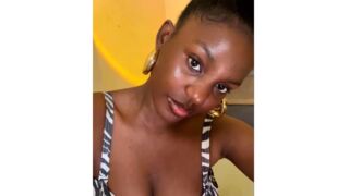 EleanorVee adult model chat thumbnail