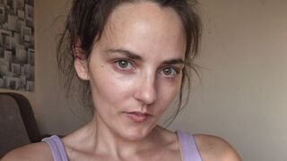 Elena Kulesza smoky eyes webcam girl