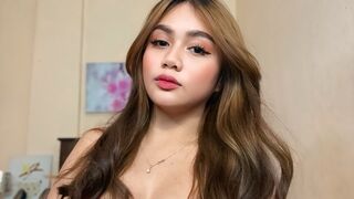ElenaLuna live model chat thumbnail